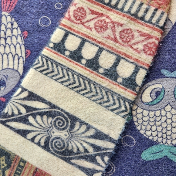 Sweater Size - L - Picture 4 of 11